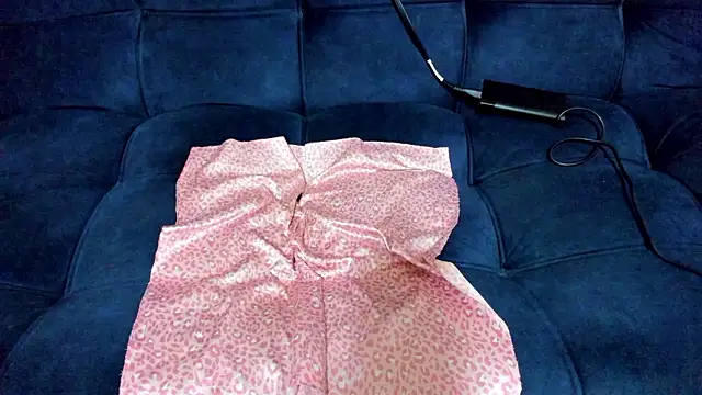 tiffanystonne online show from March 18, 2:31 pm