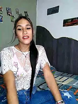 Snapshot of Little_Naughty_Nicole chatting on April 14, 4:40 am Little Naughty Nicole online show from April 14, 4:40 am