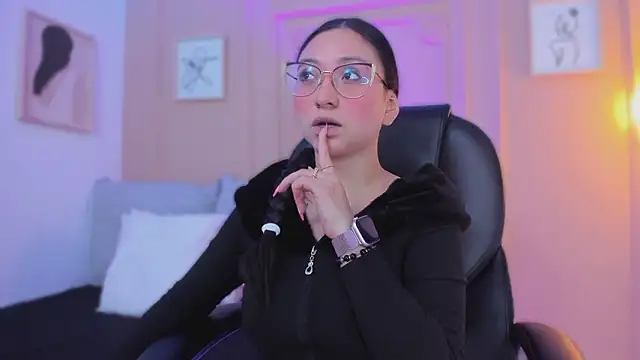 lucy neil online show from February 12, 2:39 am