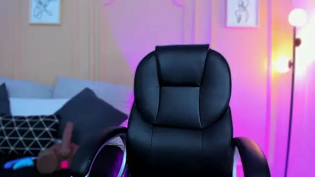 lucy neil online show from March 27, 2:39 am