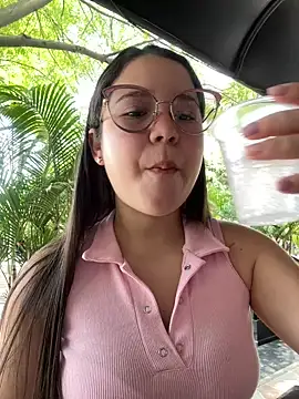 Lucyklein2022 online show from January 1, 4:29 pm