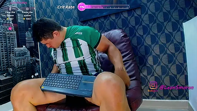 Snapshot of Leonsmoron chatting on July 29, 1:26 am Leonsmoron online show from July 29, 1:26 am