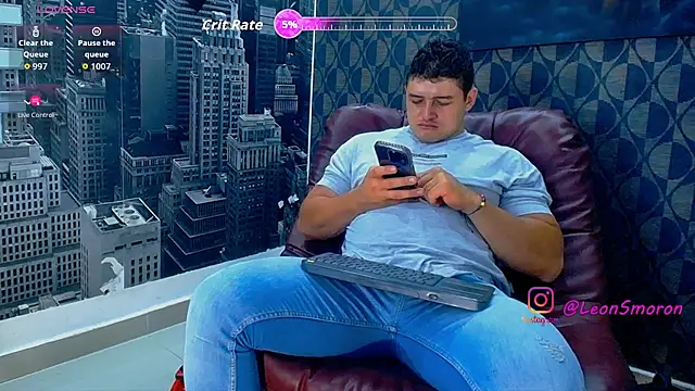 Snapshot of Leonsmoron chatting on August 2, 12:42 am Leonsmoron online show from August 2, 12:42 am