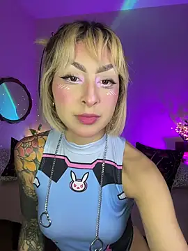 Snapshot of Cinamoonn chatting on January 18, 7:06 pm Cinamoonn online show from January 18, 7:06 pm