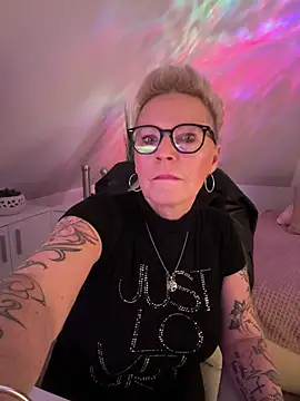 German Milf online show from January 19, 1:48 pm