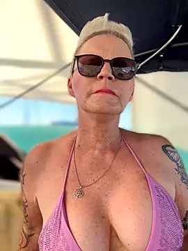 Snapshot of German_Milf chatting on June 20, 10:18 am German Milf online show from June 20, 10:18 am