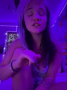 Snapshot of Cutiepiespanks chatting on September 9, 11:21 am Cutiepiespanks online show from September 9, 11:21 am