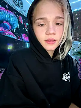 Snapshot of Cutiepiespanks chatting on September 15, 5:51 am Cutiepiespanks online show from September 15, 5:51 am