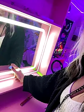 Snapshot of Cutiepiespanks chatting on September 21, 2:35 am Cutiepiespanks online show from September 21, 2:35 am