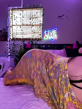 Snapshot of Cutiepiespanks chatting on September 21, 8:43 pm Cutiepiespanks online show from September 21, 8:43 pm