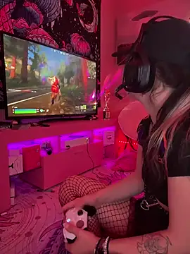 Snapshot of Cutiepiespanks chatting on October 5, 8:07 pm Cutiepiespanks online show from October 5, 8:07 pm