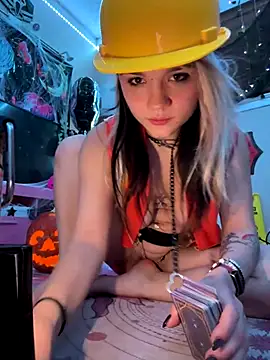 Snapshot of Cutiepiespanks chatting on October 27, 7:01 am Cutiepiespanks online show from October 27, 7:01 am