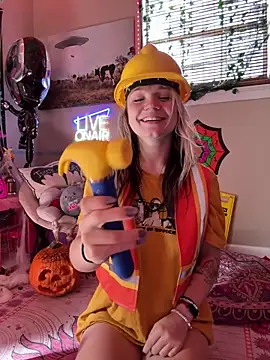 Snapshot of Cutiepiespanks chatting on October 27, 8:35 pm Cutiepiespanks online show from October 27, 8:35 pm