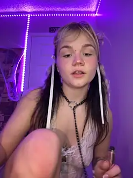 Snapshot of Cutiepiespanks chatting on November 7, 9:37 pm Cutiepiespanks online show from November 7, 9:37 pm