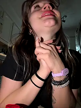 Snapshot of Cutiepiespanks chatting on December 1, 9:31 pm Cutiepiespanks online show from December 1, 9:31 pm