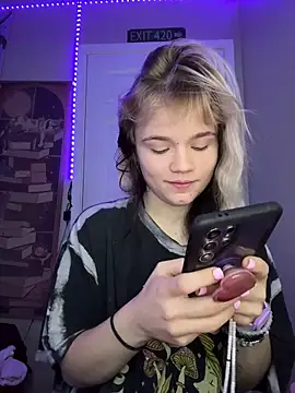 Snapshot of Cutiepiespanks chatting on December 14, 10:36 pm Cutiepiespanks online show from December 14, 10:36 pm