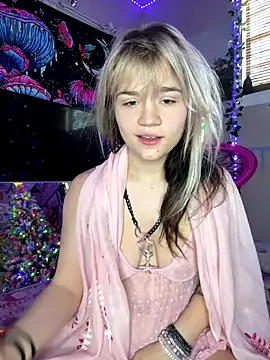 Snapshot of Cutiepiespanks chatting on December 16, 9:09 pm Cutiepiespanks online show from December 16, 9:09 pm