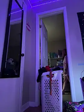 Snapshot of Cutiepiespanks chatting on December 18, 7:09 pm Cutiepiespanks online show from December 18, 7:09 pm