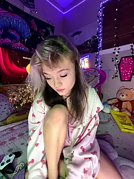 Snapshot of Cutiepiespanks chatting on January 6, 12:14 am Cutiepiespanks online show from January 6, 12:14 am