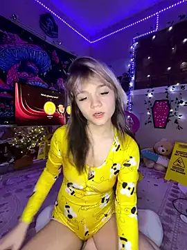 Snapshot of Cutiepiespanks chatting on January 9, 3:09 am Cutiepiespanks online show from January 9, 3:09 am