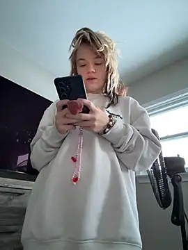 Snapshot of Cutiepiespanks chatting on February 8, 10:24 pm Cutiepiespanks online show from February 8, 10:24 pm