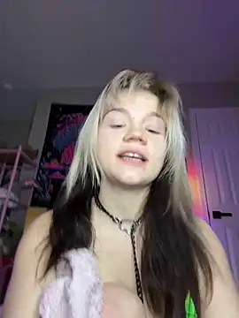 Snapshot of Cutiepiespanks chatting on February 10, 5:22 am Cutiepiespanks online show from February 10, 5:22 am