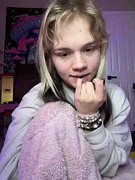 Snapshot of Cutiepiespanks chatting on February 11, 1:10 am Cutiepiespanks online show from February 11, 1:10 am