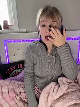 Snapshot of Cutiepiespanks chatting on February 12, 9:43 pm Cutiepiespanks online show from February 12, 9:43 pm