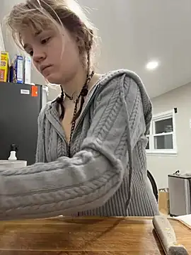 Snapshot of Cutiepiespanks chatting on February 15, 12:51 am Cutiepiespanks online show from February 15, 12:51 am