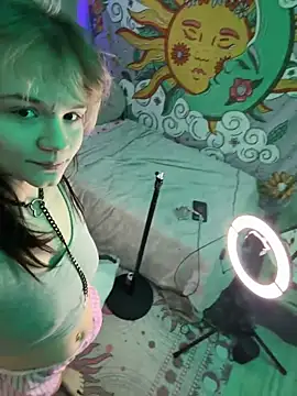 Snapshot of Cutiepiespanks chatting on February 19, 9:11 pm Cutiepiespanks online show from February 19, 9:11 pm