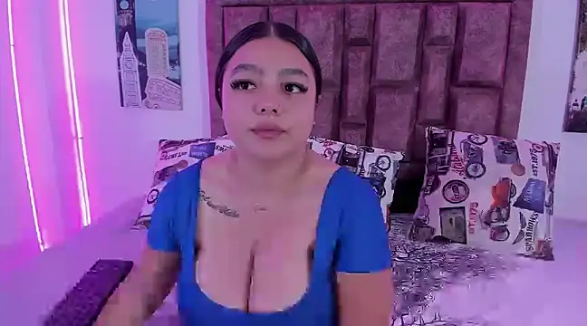 Snapshot of NaughtyAnaa chatting on January 4, 8:48 pm NaughtyAnaa online show from January 4, 8:48 pm