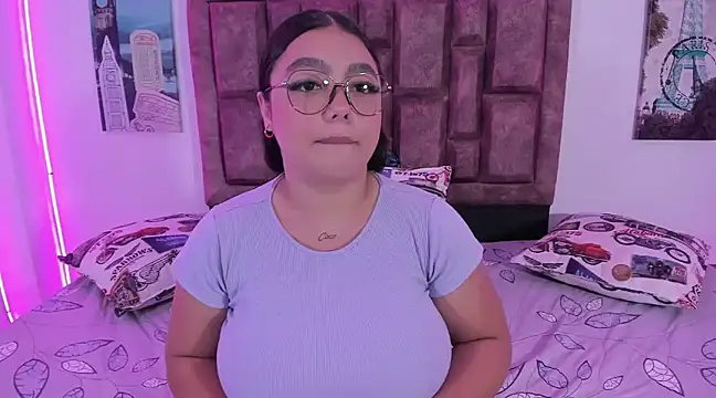 Snapshot of NaughtyAnaa chatting on January 7, 2:42 am NaughtyAnaa online show from January 7, 2:42 am