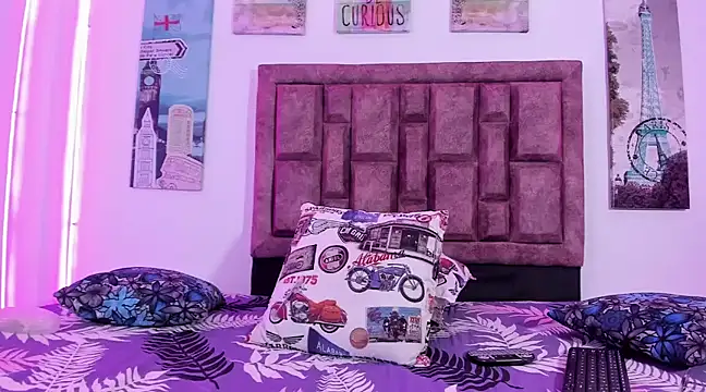 Snapshot of NaughtyAnaa chatting on January 15, 6:01 am NaughtyAnaa online show from January 15, 6:01 am