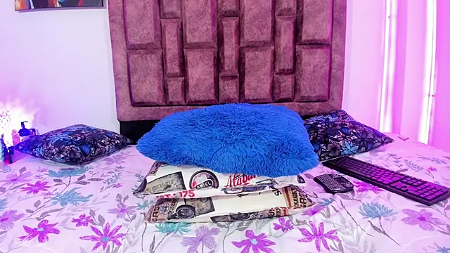 Snapshot of NaughtyAnaa chatting on October 11, 4:16 pm NaughtyAnaa online show from October 11, 4:16 pm