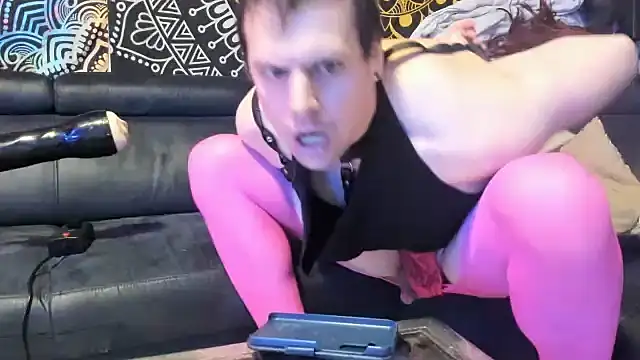 Snapshot of slankecrosdresser chatting on November 3, 7:20 am slankecrosdresser online show from November 3, 7:20 am