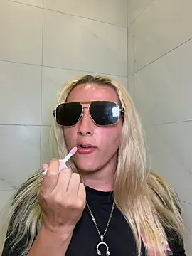 Strongqueen online show from June 8, 8:31 pm