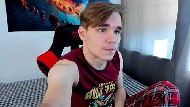 Snapshot of LetsDoSomethingFun chatting on February 15, 12:01 pm LetsDoSomethingFun online show from February 15, 12:01 pm