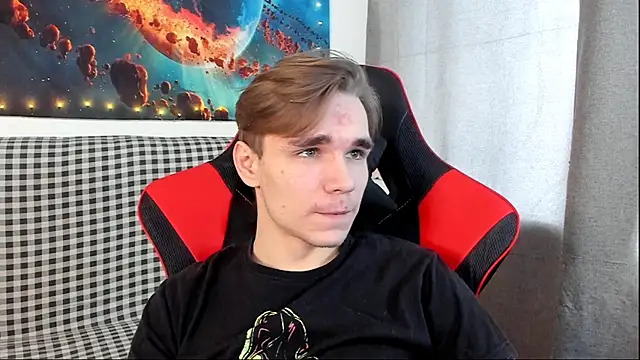 Snapshot of LetsDoSomethingFun chatting on March 5, 5:40 am LetsDoSomethingFun online show from March 5, 5:40 am