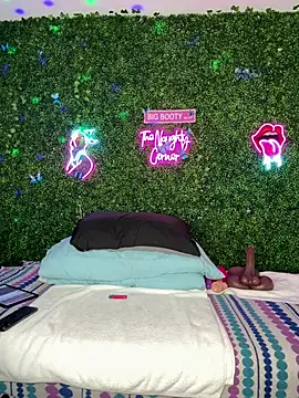 ThickAssRena online show from February 18, 8:43 am