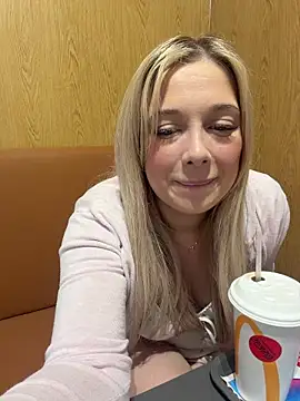 CherryAuroraa online show from March 15, 10:43 am