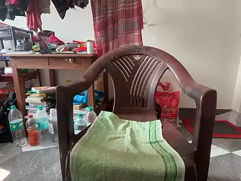 Snapshot of HorriblePastry chatting on January 13, 5:57 am HorriblePastry online show from January 13, 5:57 am