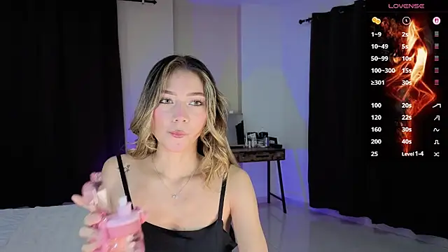 Snapshot of AmelieAxie chatting on March 27, 2:50 am AmelieAxie online show from March 27, 2:50 am