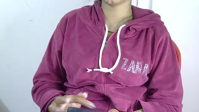 lovelydesi21 online show from February 4, 4:57 pm