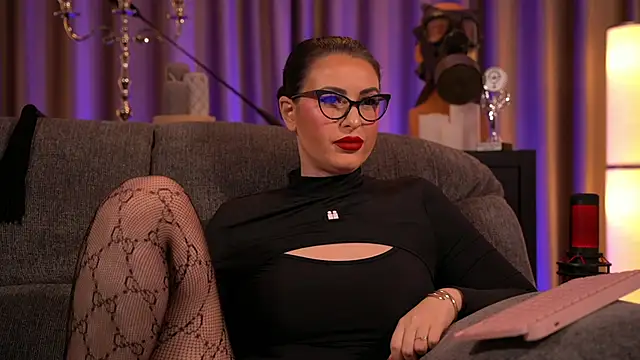 kelly kent online show from January 30, 1:22 am