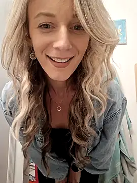 Heyitsmee33 online show from March 11, 5:46 pm