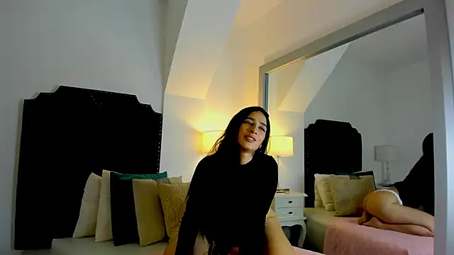 Snapshot of Valentina_Ross_ chatting on May 2, 1:21 am Valentina Ross online show from May 2, 1:21 am