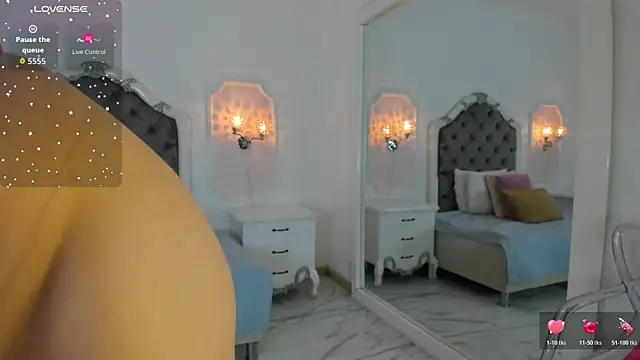 Snapshot of Valentina_Ross_ chatting on May 6, 12:32 pm Valentina Ross online show from May 6, 12:32 pm