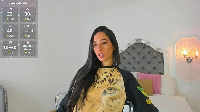 Snapshot of Valentina_Ross_ chatting on June 16, 11:57 am Valentina Ross online show from June 16, 11:57 am