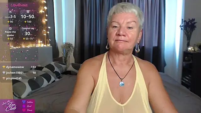 roxana brooks online show from May 13, 1:25 am