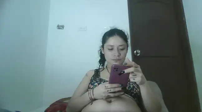 Snapshot of TamaraNauthy chatting on January 9, 3:55 pm TamaraNauthy online show from January 9, 3:55 pm